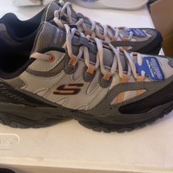 Men’s Skechers 10.5