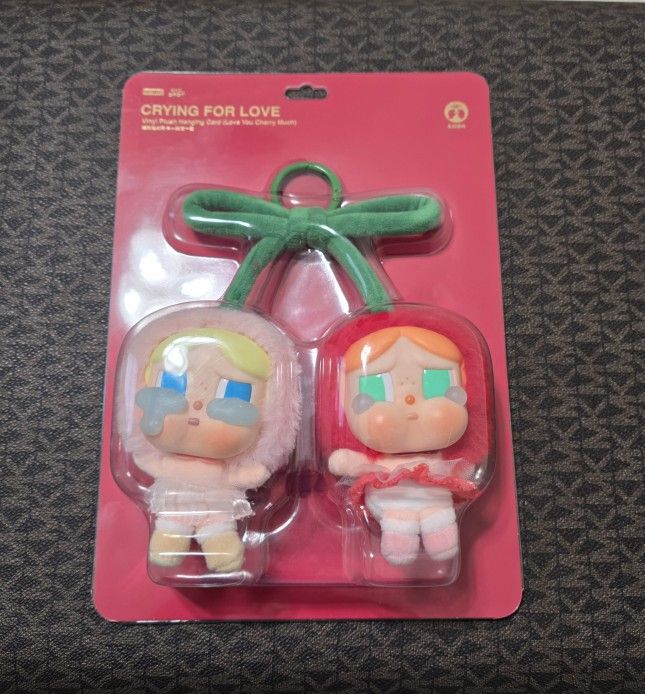 CRYBABY Crying For Love Series-Viny|
Plush Hanging Card (Love You Cherry
Much)