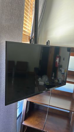 32” Samsung Tv w/ ceiling or ground bracket
