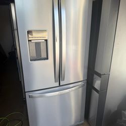 WHIRLPOOL 30" STAINLESS STEEL COMPACT FRENCH DOOR REFRIGERATOR WITH ICE AND WATER DISPENSER 
