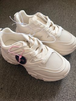Women’s YVO Platform Sneakers – Size 7