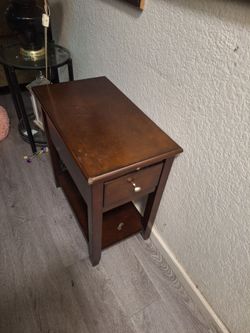 Compact size end table