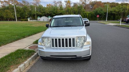 2010 Clean Jeep Liberty with low mileage