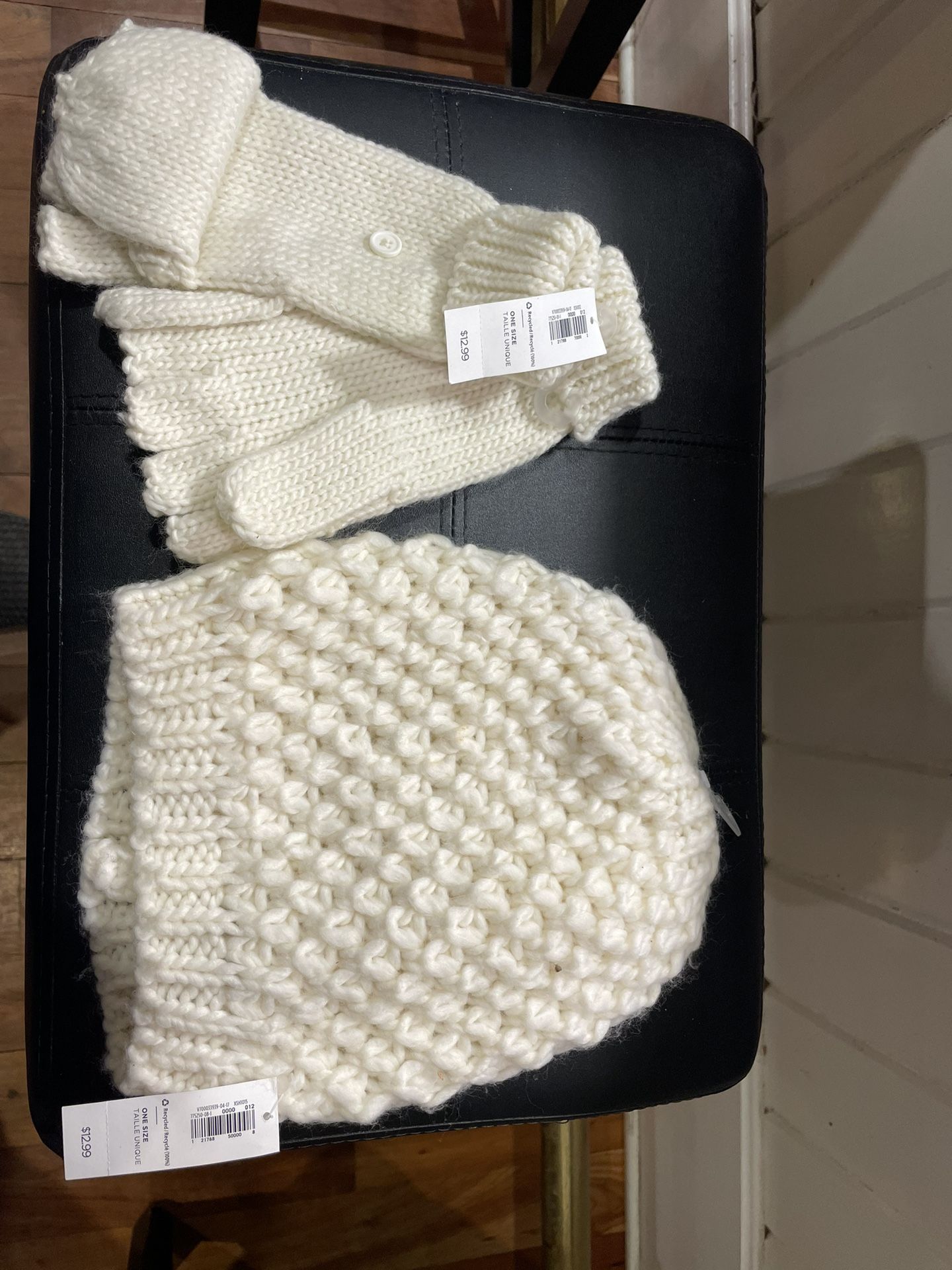 Old Navy Hat And Glove Set