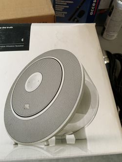 JBL voyager blutooth speaker new