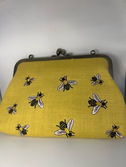 Bee purse