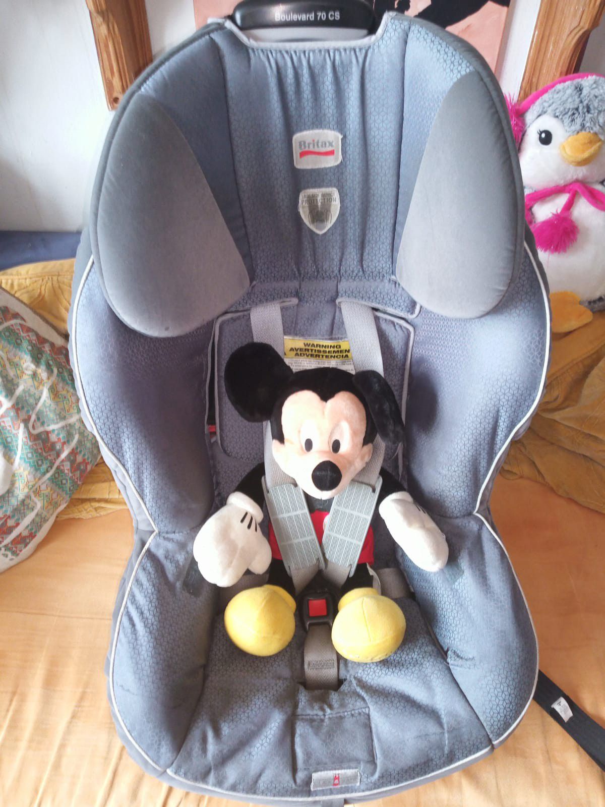 Britax car seat only 4-35 lbs. Safe cell impact protection .
