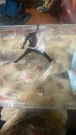 Jordan 4s off whites size 12