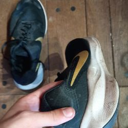 Size 8.5 Women's Running Shoes 