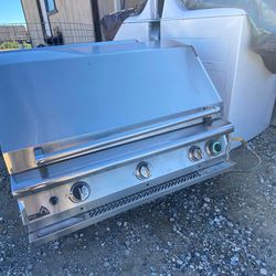 BUILT IN BBQ GRILL