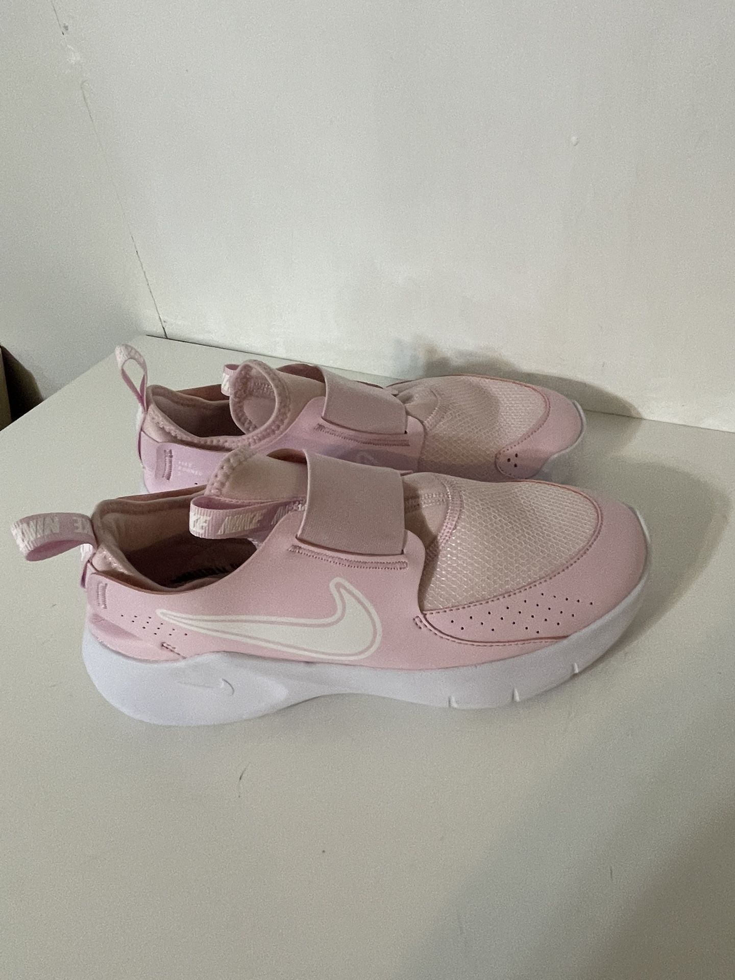 Girls Nike Sneakers Like New Size In Pics