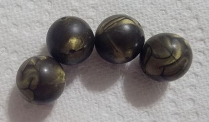 Black and Gold Marbled Round Beads