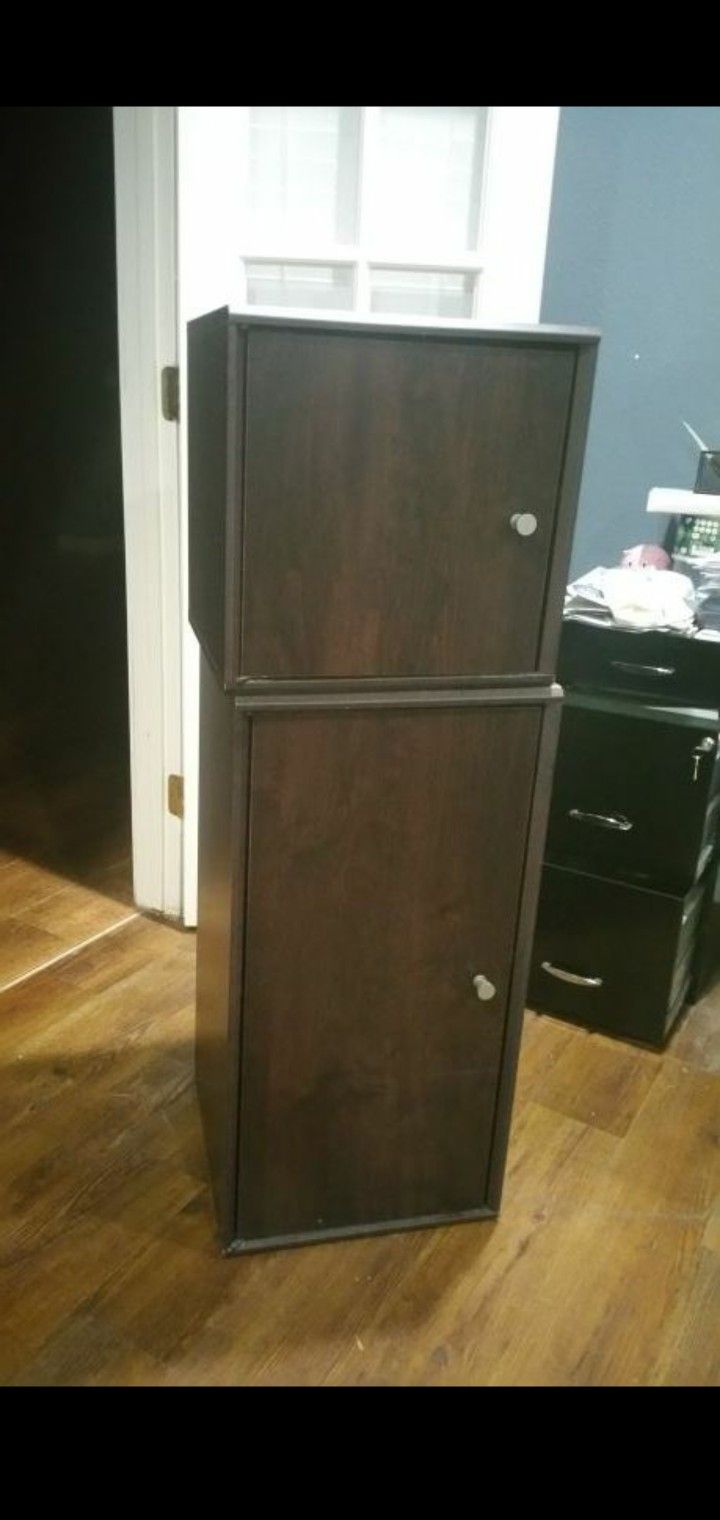 Cabinets with adjustable shelves