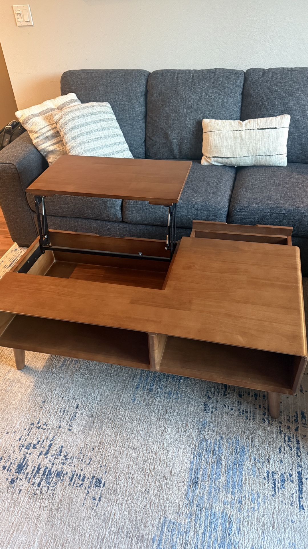 Hernest 47" Ursula Lift-Top Coffee Table