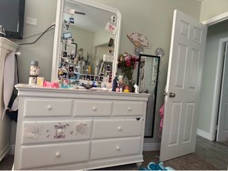 Dresser w/vanity
