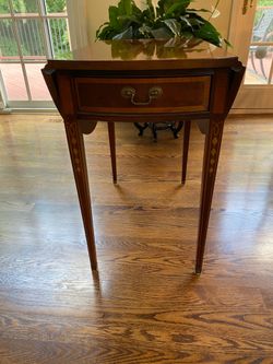 Side Table - Hickory American Masterpiece Collection Federal-style Pembroke drop-leaf side table