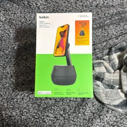 Head Tracking Wireless Charging Stand