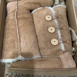 Ugg Button Bailey Boot Size 7 Chestnut Color
