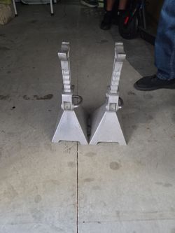Jack stands