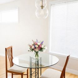 Dania’s Glass Dining Table