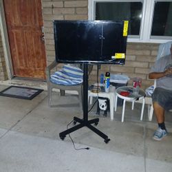 Onn ROKU  32' TVwith Self Standing TV Stand