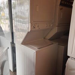 Kenmore 27” Wide Stack Washer Dryer White Great Condition 