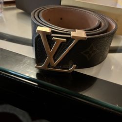 Louis Vuitton Size 36 (authentic)