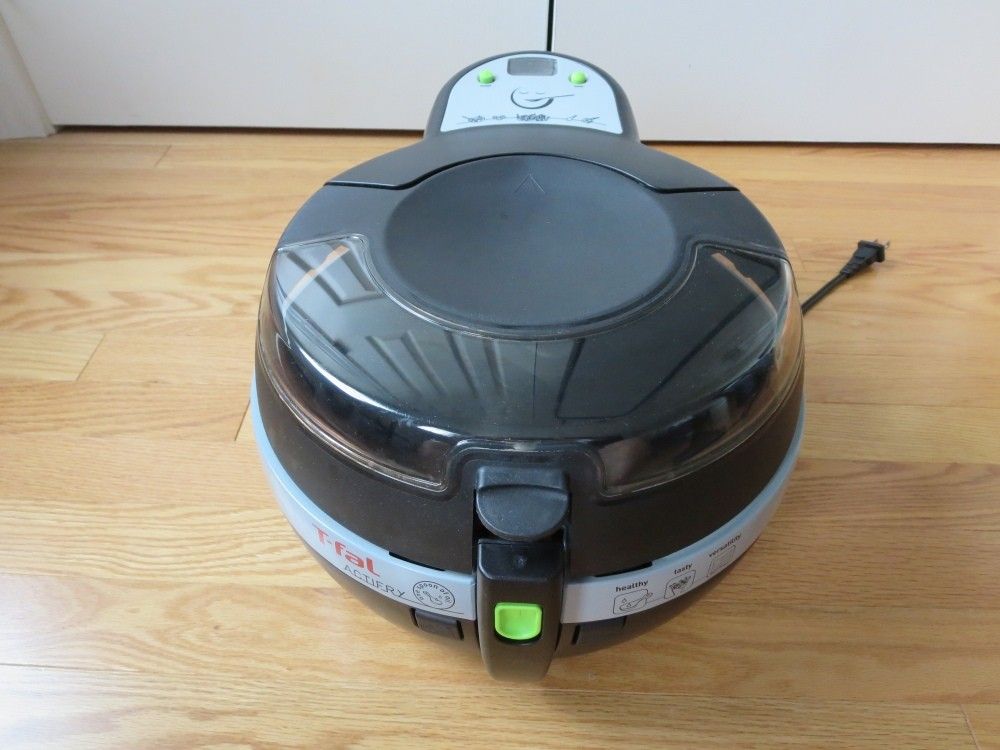 T-Fal 1400 W Air Fryer.      