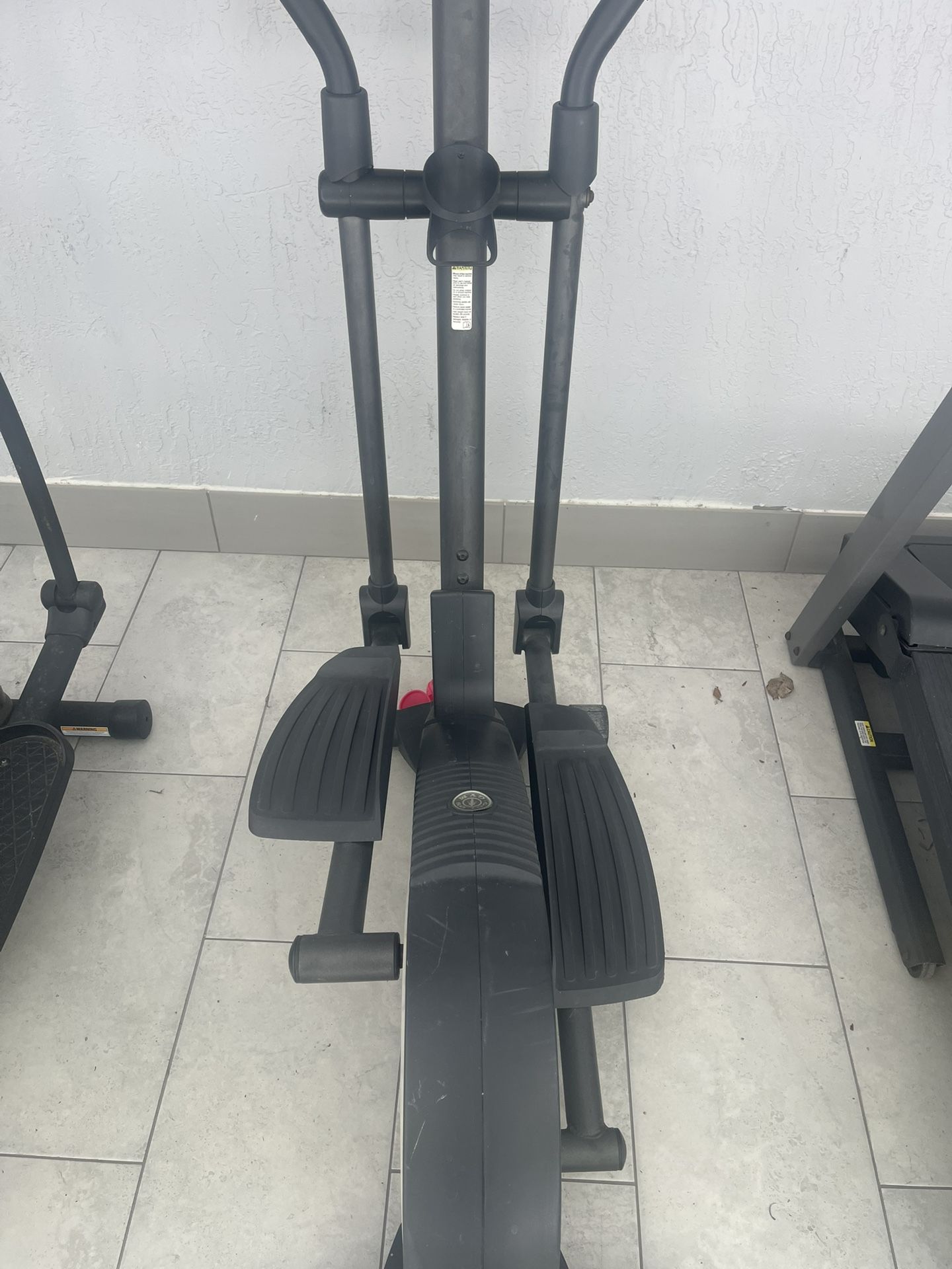 Gold’s Gym Elliptical Stride Trainer 380