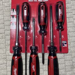 Milwaukee Multi-Bit Screwdriver Set with Cushion Grip (6 Piece)