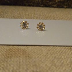 18 K Gold Diamond Flower Earrings 