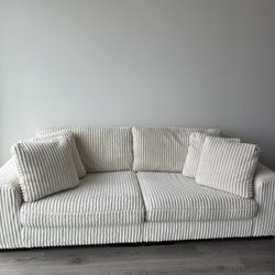 Lindyn Loveseat sofa