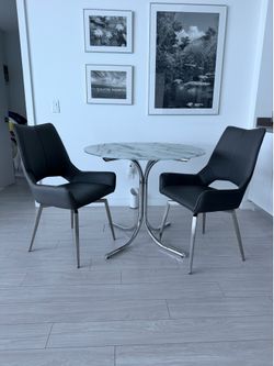 Modern round 36” diameter glass table