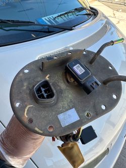 Toyota fuel pump assembly 1995 to 2004  cars trucks auto parts genuine Oem