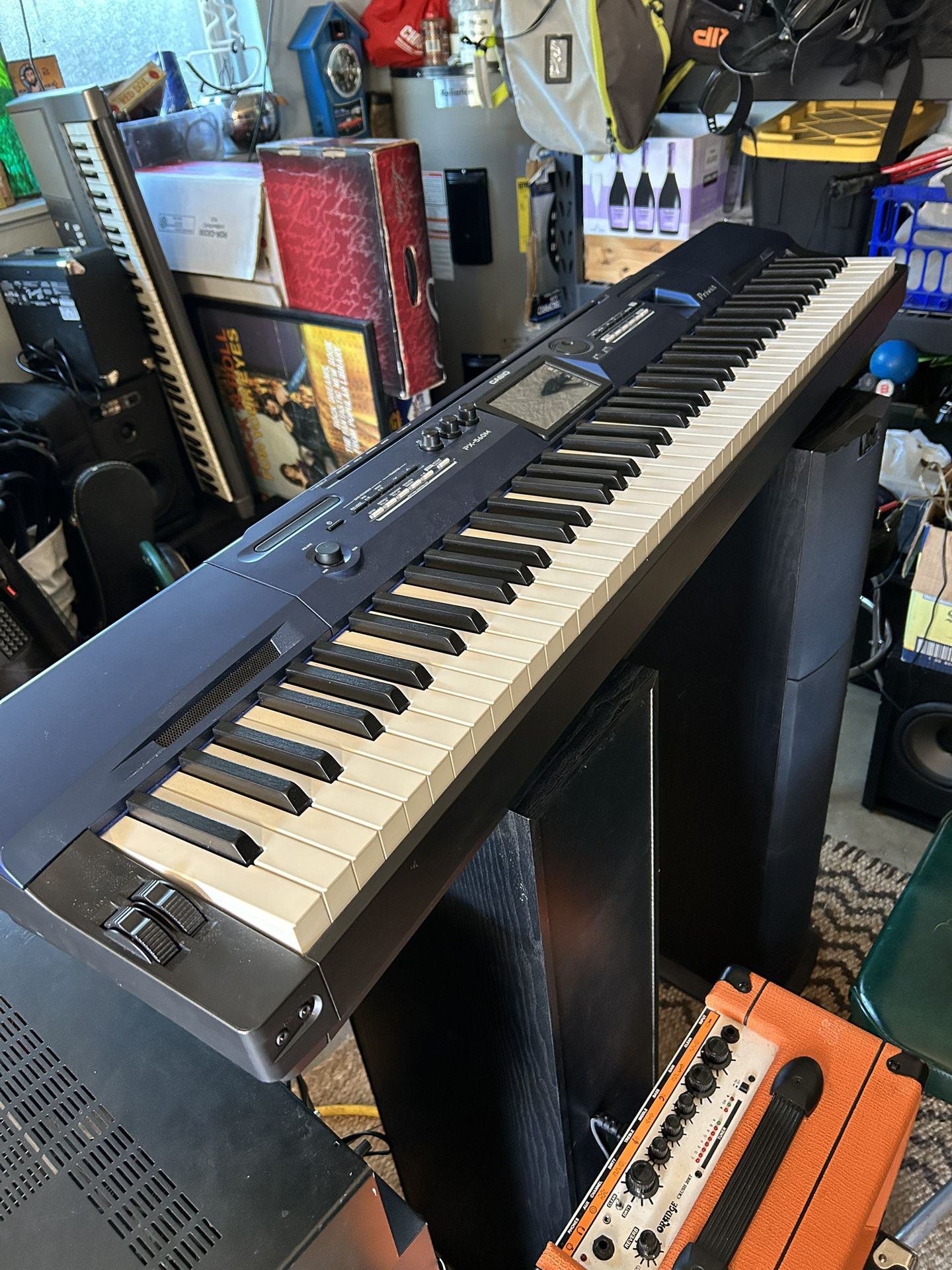Casio Privia 560-M in great shape w/Roadrunner Case and sustain pedal.  Plays well, looks great, no issues.  $650, Cash or Venmo, meet in person, I li