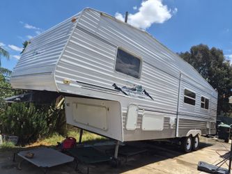 2004 keystone Camper Trailer