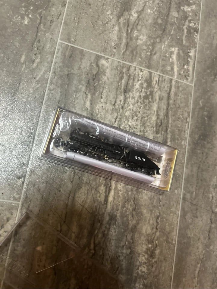 Bachmann N Scale USRA 0-6-0 Switcher & Tender ATSF #2039 Train