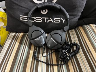 Sennheiser Professional HD 280 PRO Over-Ear Monitoring Headphones