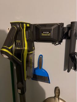 RYOBI Stick Vacuum P718