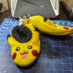 2018 Pokemon Pikachu Fuzzy Babba Slippers Size: S/M Shoe Size: 9-12