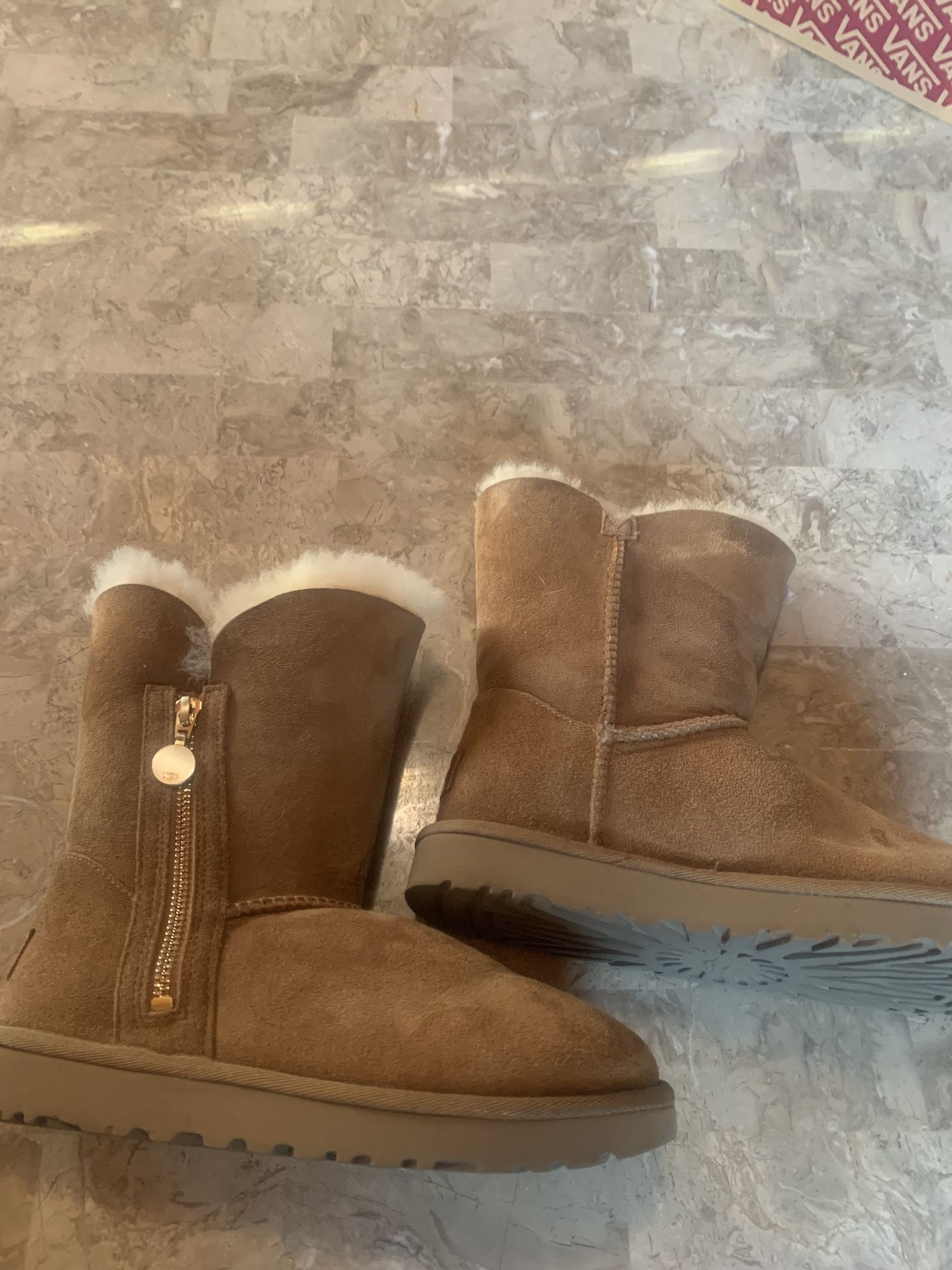 UGG DE MUJER SIZE 5.5. Sin Uso Como Nuevas