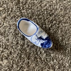 Vintage Miniature Holland Delfts Handpainted Shoe Figurine