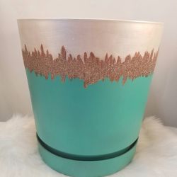 Resin Decor Pot with Liner