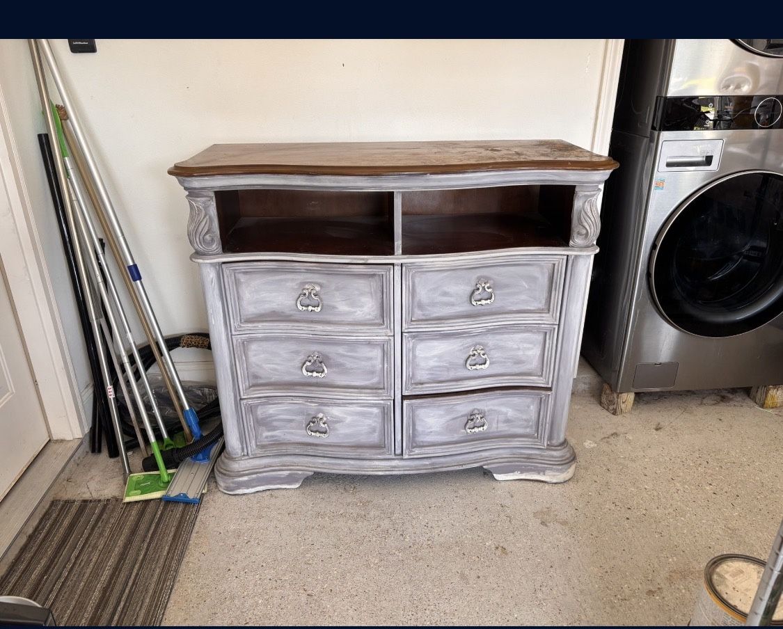 Dresser