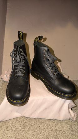 Dr. Martens AW004 (M7/W8)