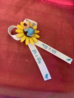 Baby shower sunflower pin