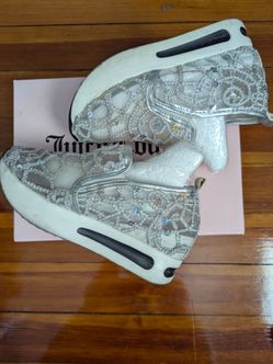 Women's shoes