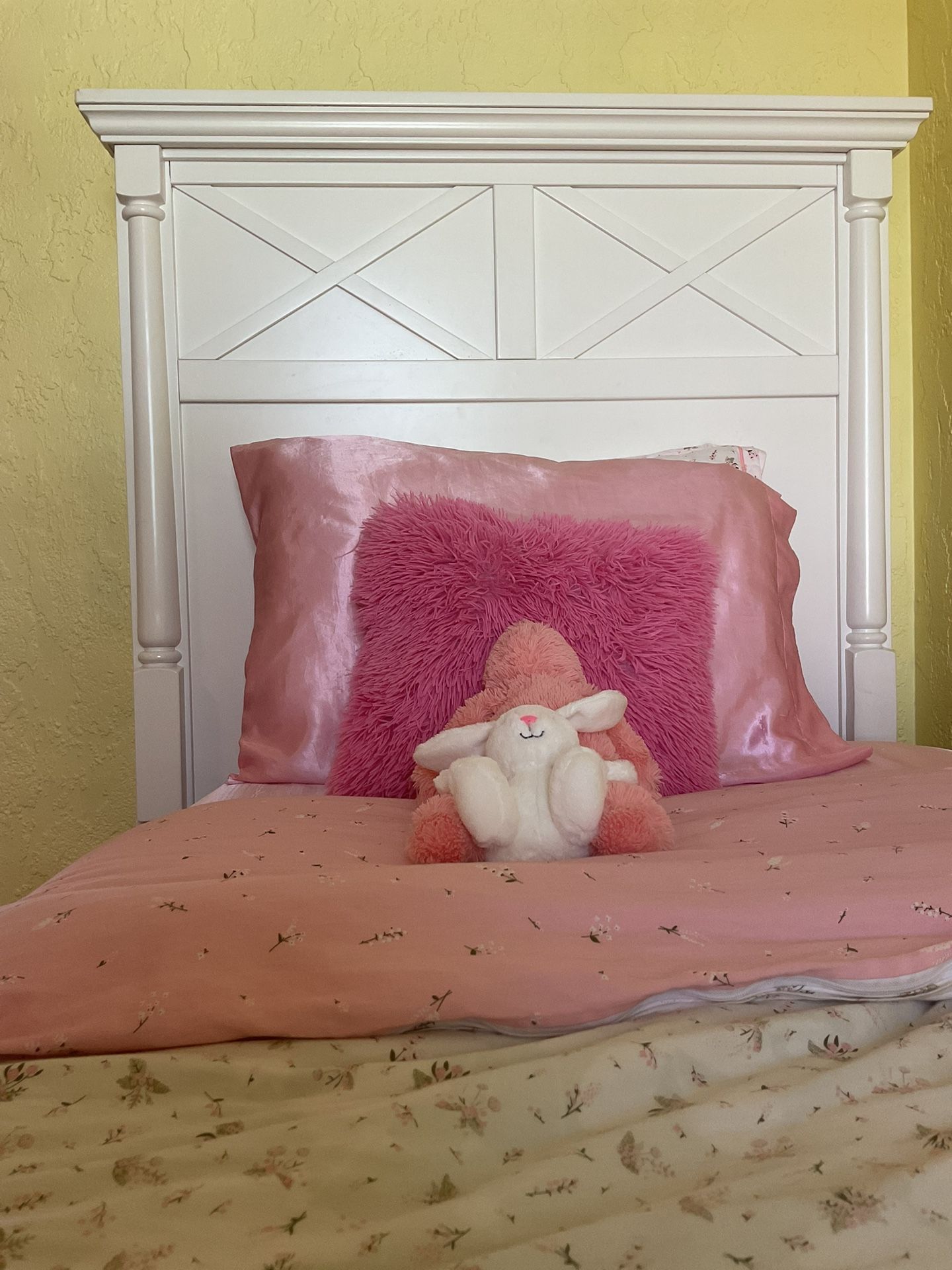 Twin Girl’s bed Frame, Box And Mattress
