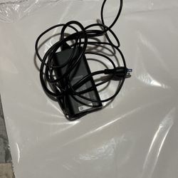  Charger For A DEL Laptop 