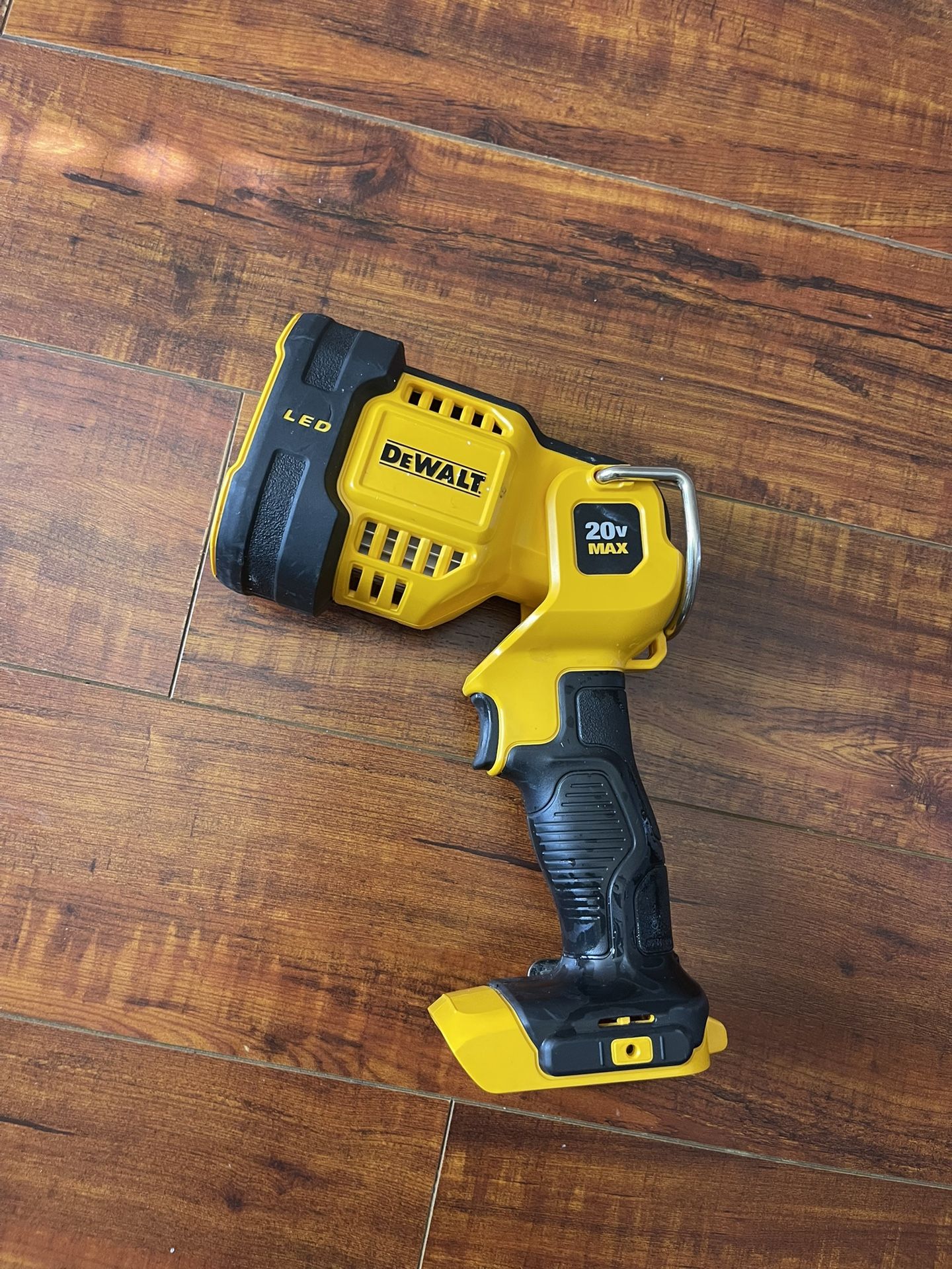 DEWALT 20V MAX Cordless LED Jobsite Spotlight NO BATTERY NO CHARGER